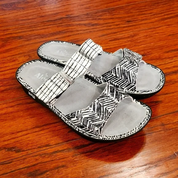 Alegria Karmen Unity Metallic Slides - Picture 1 of 6